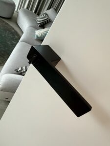 Klamka Enger Hedera z zamknięciem WC w kolorze czarnym