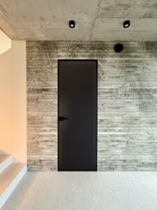 Drzwi Eclisse aluminiowo-szklane w kolorze Tabacco, szklenie satyna brąz wysokość 2250
