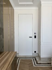Drzwi Eclisse Syntesis Standard 40 w kolorze RAL 9003, ościeżnica w kolorze szampańskim