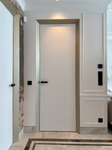 Drzwi Eclisse Syntesis Standard 40 w kolorze RAL 9003, ościeżnica w kolorze szampańskim