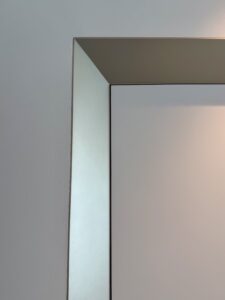 Drzwi Eclisse Syntesis Standard 40 w kolorze RAL 9003, ościeżnica w kolorze szampańskim